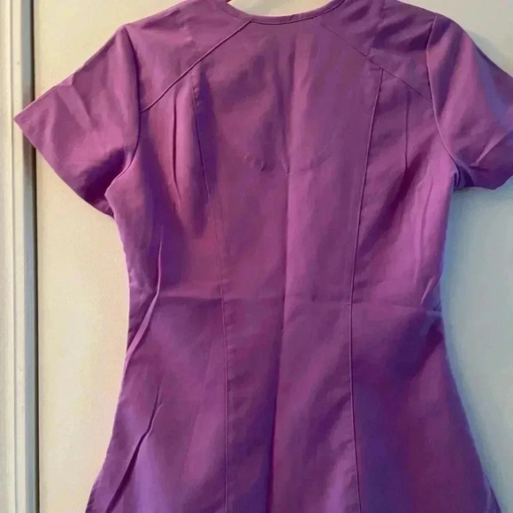 Grey’s Anatomy Scrub Top - Picture 2 of 2